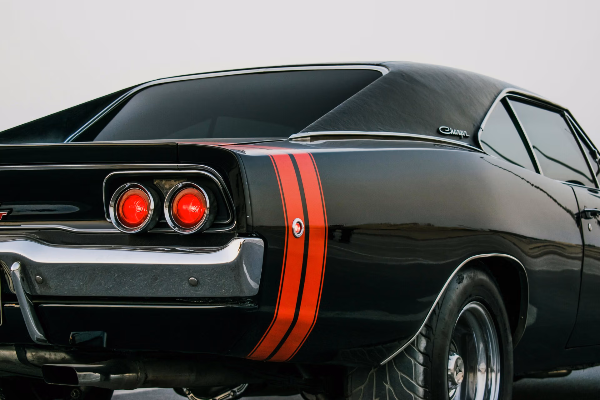 Discover why September offers optimal conditions for car window tinting. Learn about installation benefits, year-round UV protection, and why fall timing beats summer for professional results.